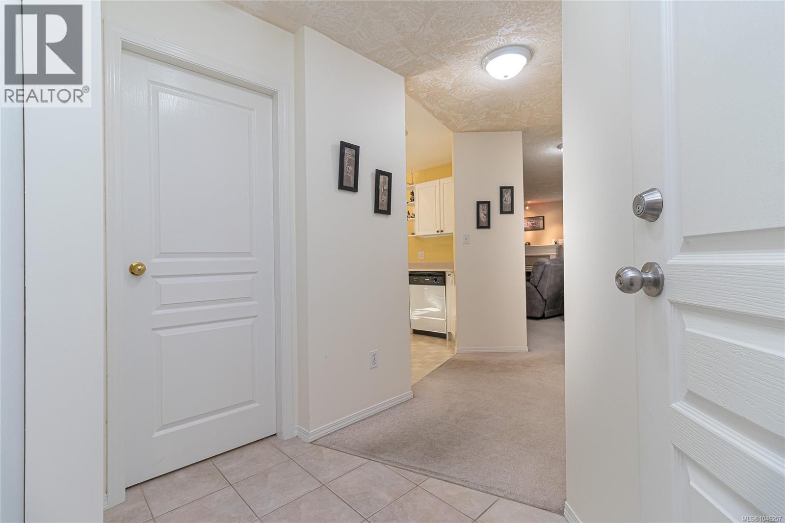 102 490 Marsett Pl, Saanich, British Columbia  V8Z 7J1 - Photo 5 - 1046257