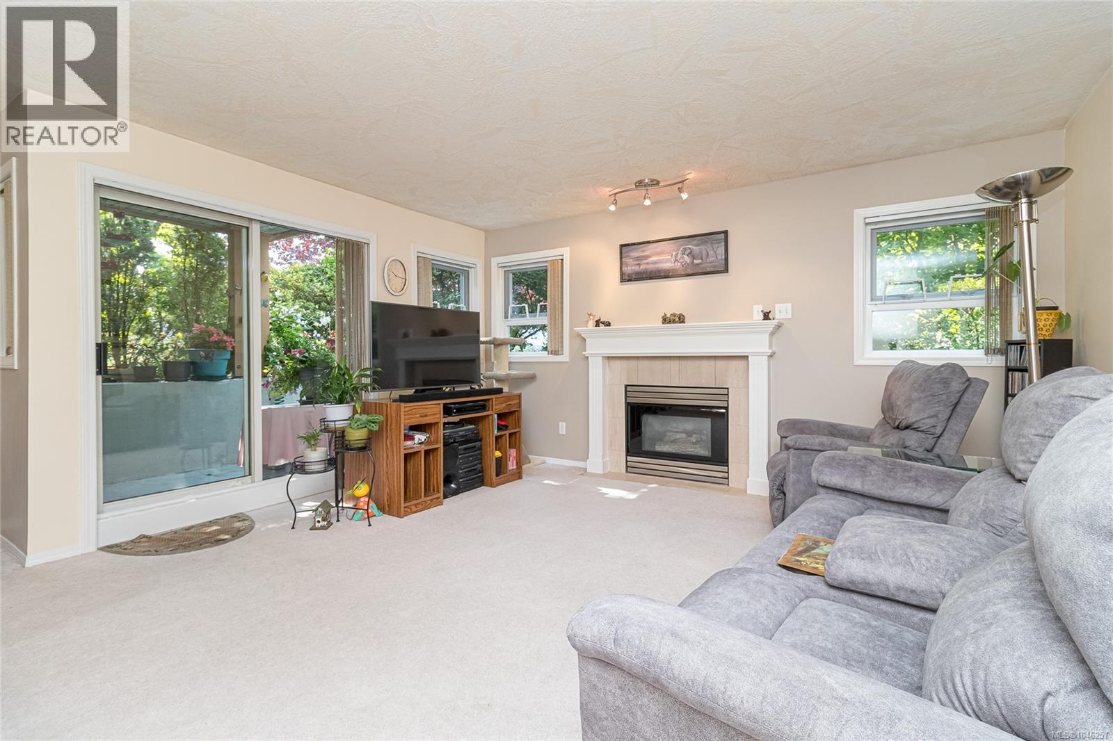 102 490 Marsett Pl, Saanich, British Columbia  V8Z 7J1 - Photo 6 - 1046257