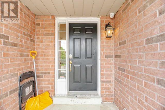 75 Wilmont Court, Brampton, Ontario  L6X 4Z7 - Photo 3 - W13624870