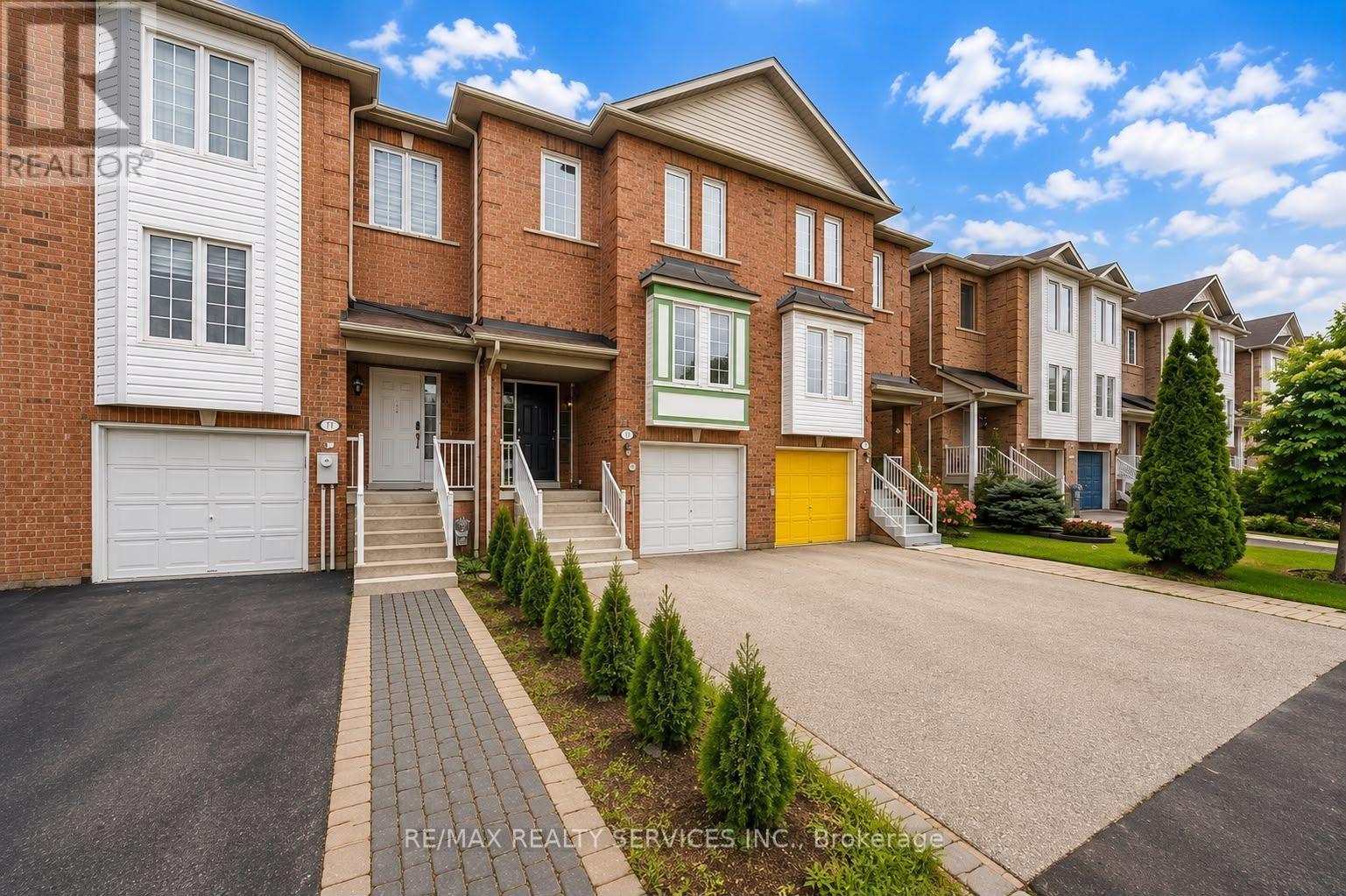 75 Wilmont Court, Brampton, Ontario  L6X 4Z7 - Photo 2 - W13624870