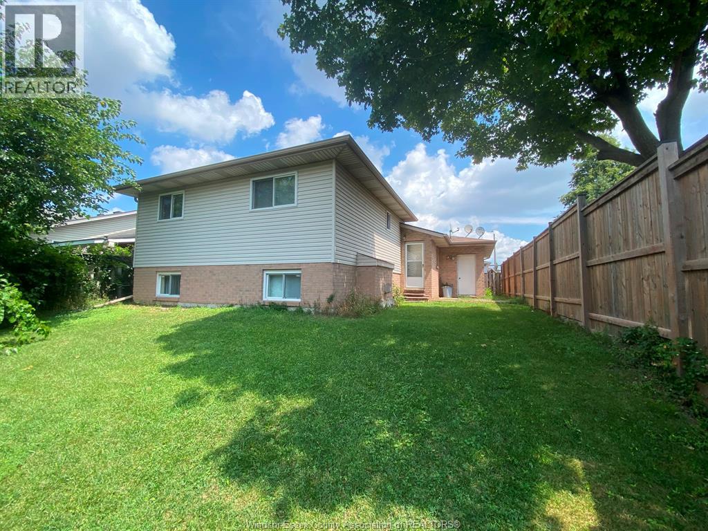 1087 Brookview Crescent, Windsor, Ontario N8W 5H3 - Photo 2 - 26019050