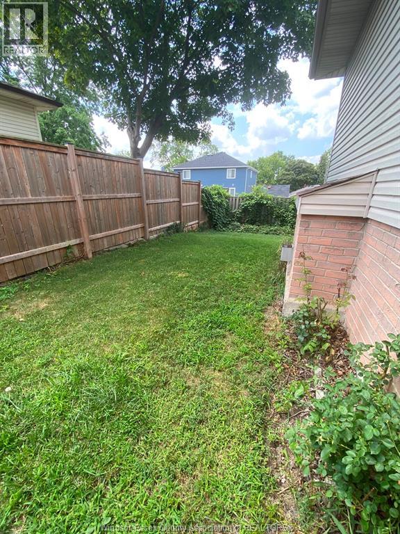 1087 Brookview Crescent, Windsor, Ontario N8W 5H3 - Photo 5 - 26019050
