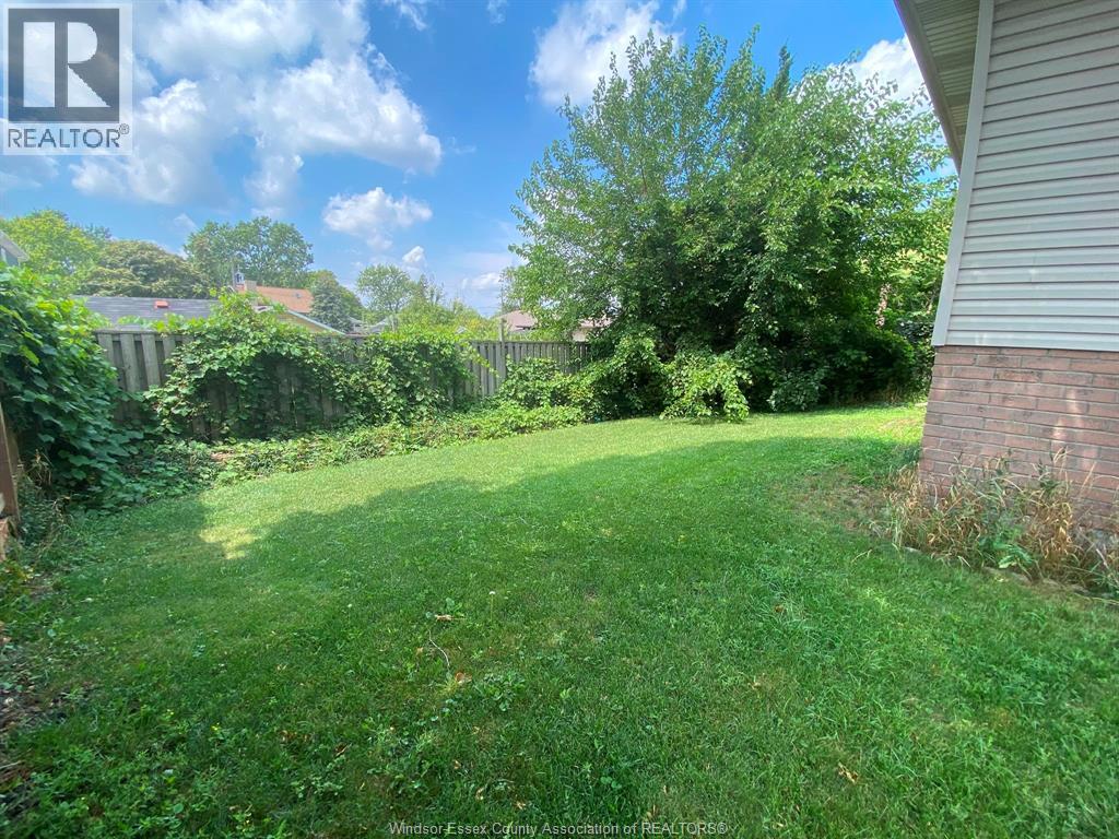 1087 Brookview Crescent, Windsor, Ontario N8W 5H3 - Photo 3 - 26019050