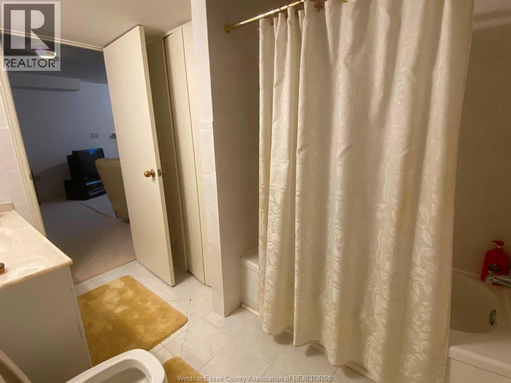 1087 Brookview Crescent, Windsor, Ontario N8W 5H3 - Photo 14 - 26019050