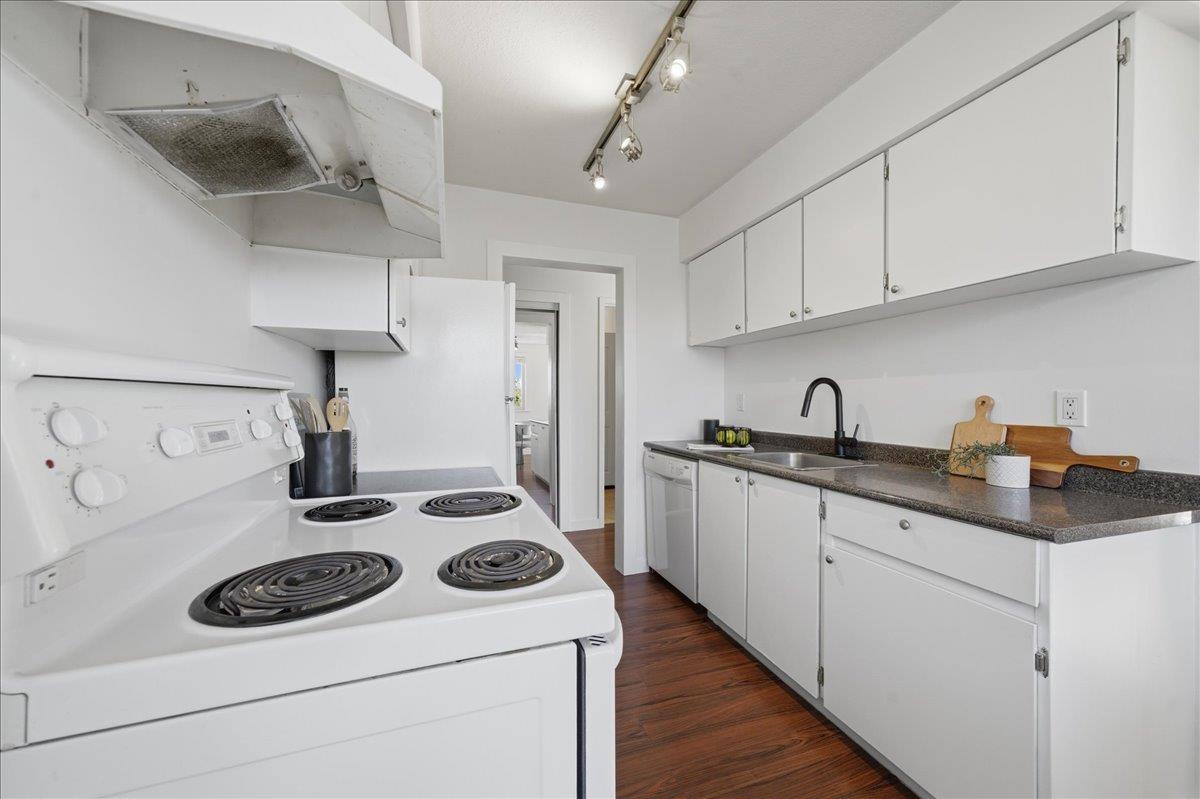 314 15238 100 Avenue, Surrey, British Columbia  V3R 7T9 - Photo 2 - R3153463