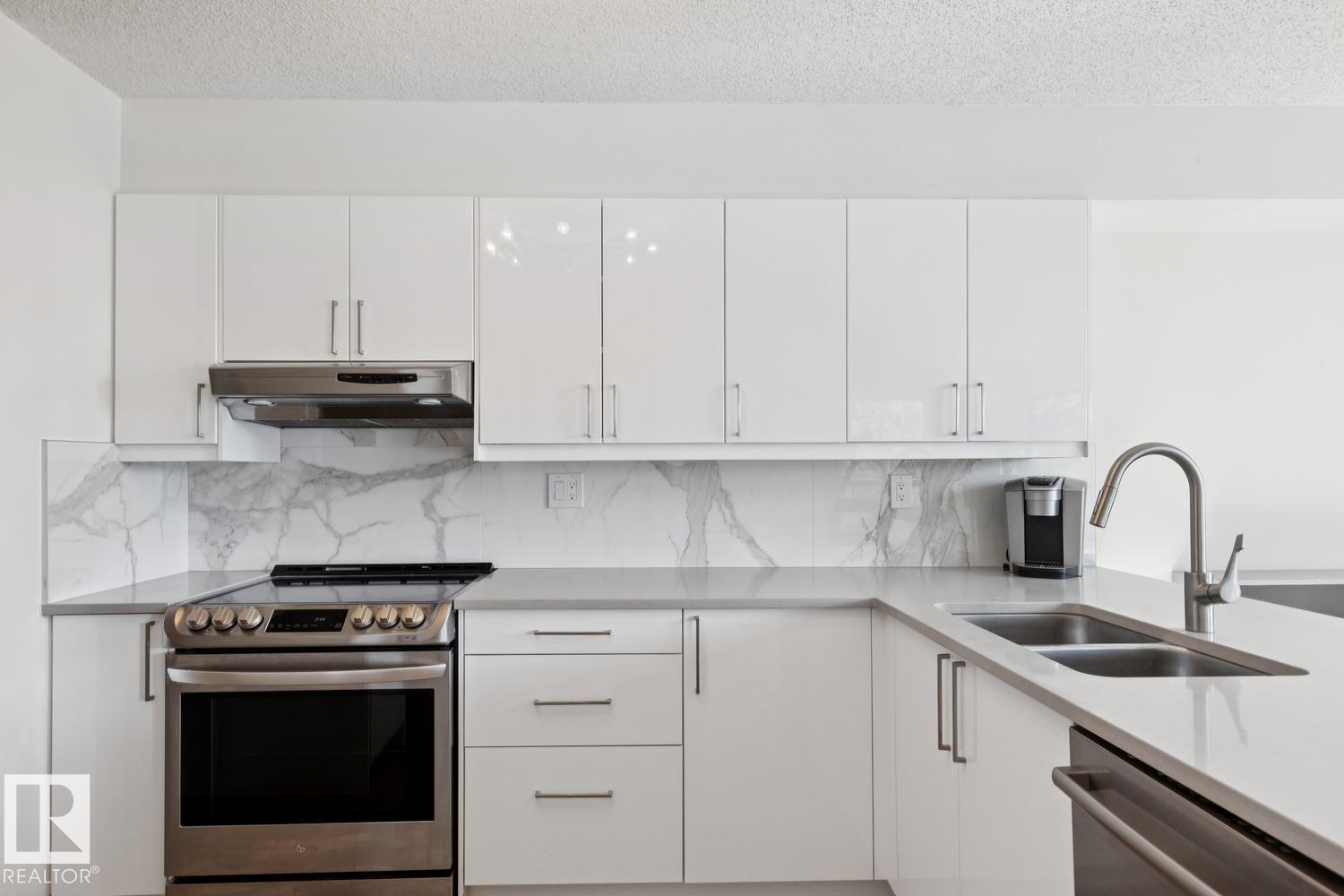 #401 10545 Saskatchewan Dr NW, Edmonton, Alberta T6E 6C6 - Photo 4 - E4502458