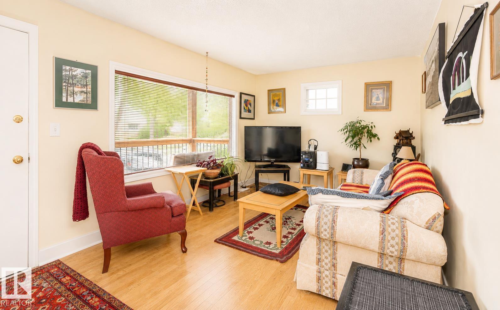 9623 110a Av NW, Edmonton, Alberta  T5H 1J8 - Photo 7 - E4502461