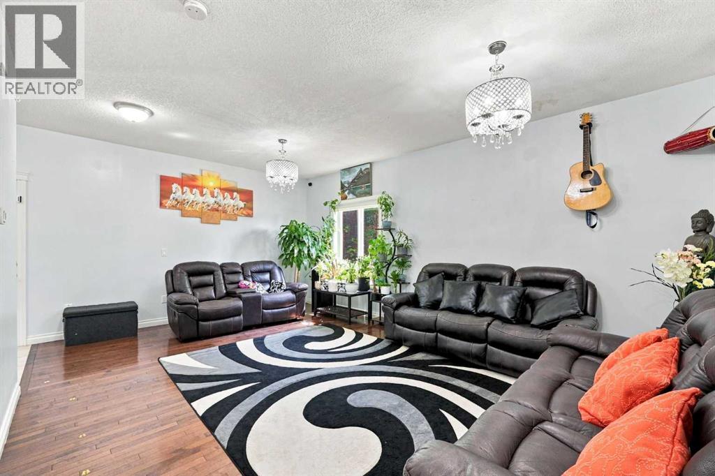201 Saddlelake Drive NE, Calgary, Alberta  T3J 0P2 - Photo 5 - A2335156