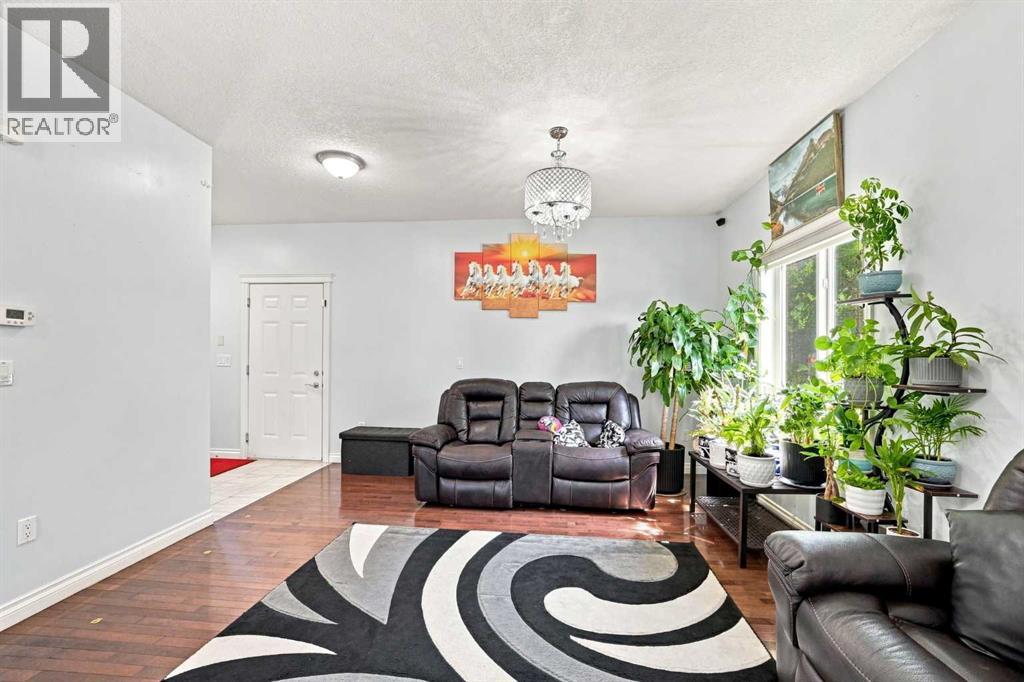 201 Saddlelake Drive NE, Calgary, Alberta  T3J 0P2 - Photo 7 - A2335156