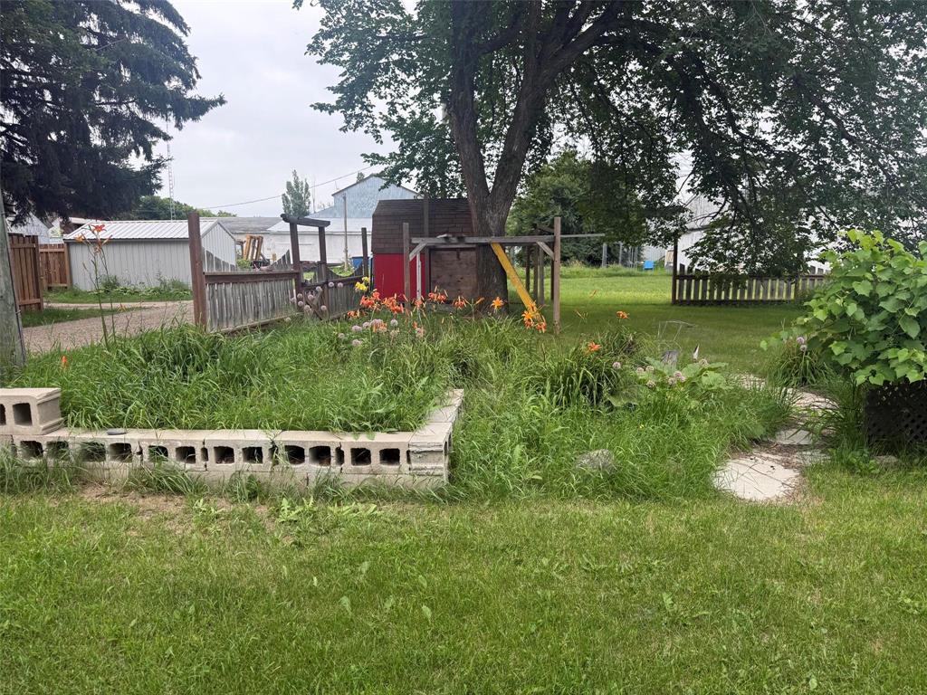 248 Cameron Street W, Oak Lake, Manitoba  R0M 1P0 - Photo 8 - 202619711