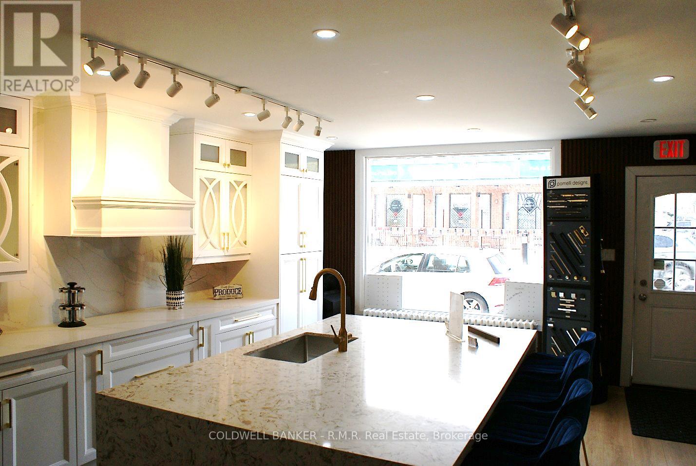 21 Bond Street E, Oshawa, Ontario  L1G 1B1 - Photo 2 - E13176630