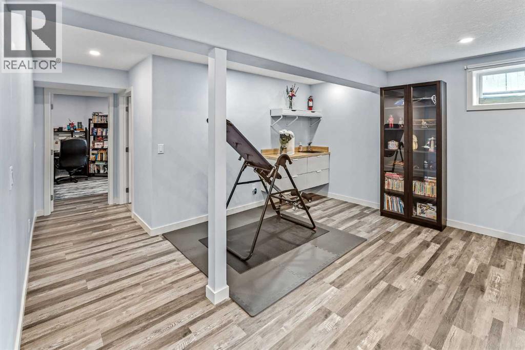 66 Crestmont Drive SW, Calgary, Alberta  T3B 5X7 - Photo 34 - A2315287