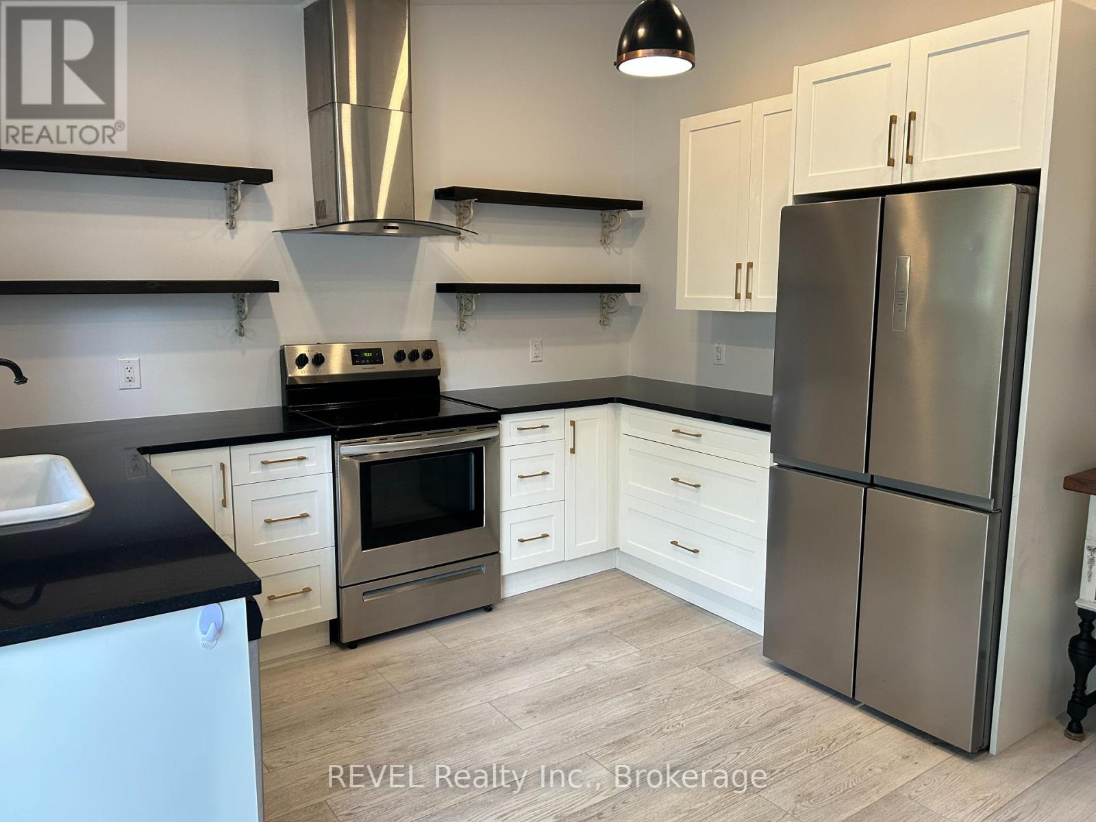 43 Wiley Street, St. Catharines, Ontario  L2R 4G1 - Photo 2 - X13647394