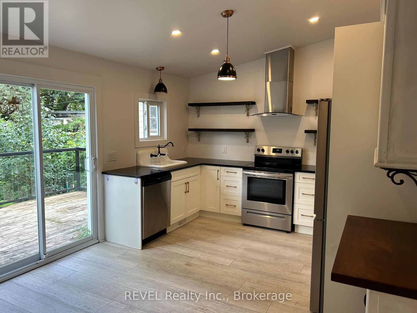 43 Wiley Street, St. Catharines, Ontario  L2R 4G1 - Photo 3 - X13647394
