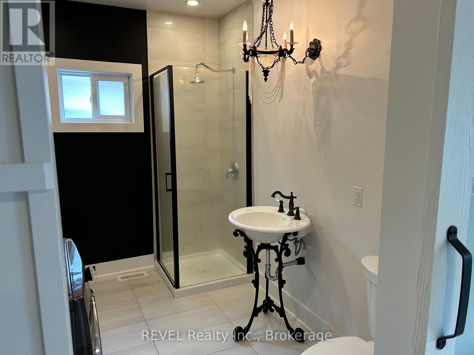 43 Wiley Street, St. Catharines, Ontario  L2R 4G1 - Photo 4 - X13647394