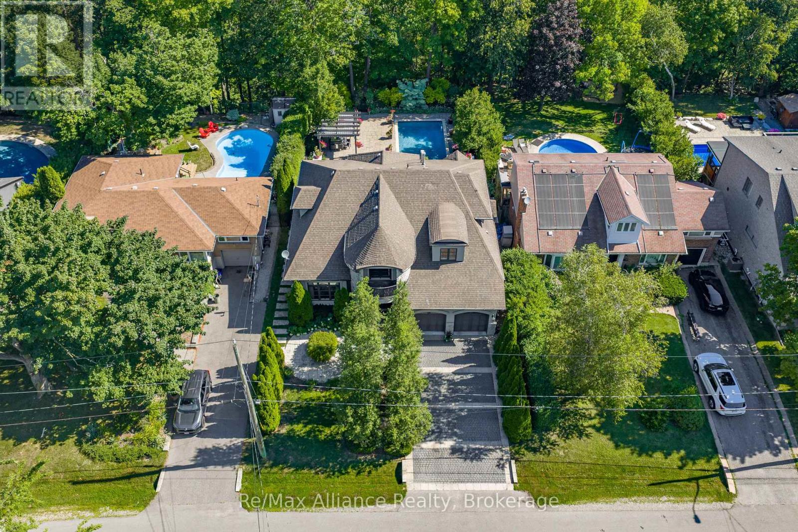 379 River Side Drive, Oakville, Ontario  L6K 3N6 - Photo 2 - W13647310