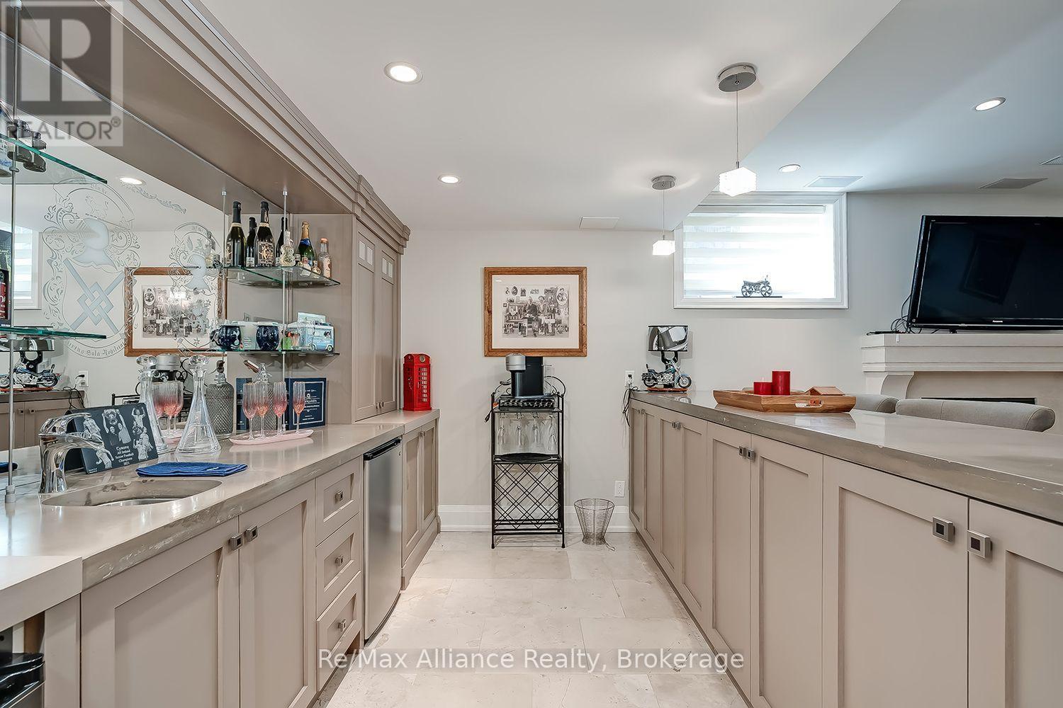 379 River Side Drive, Oakville, Ontario  L6K 3N6 - Photo 33 - W13647310
