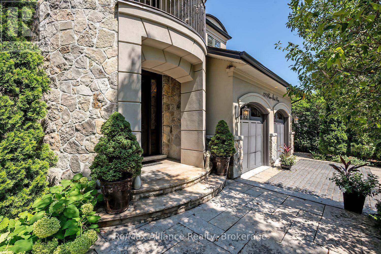 379 River Side Drive, Oakville, Ontario  L6K 3N6 - Photo 4 - W13647310