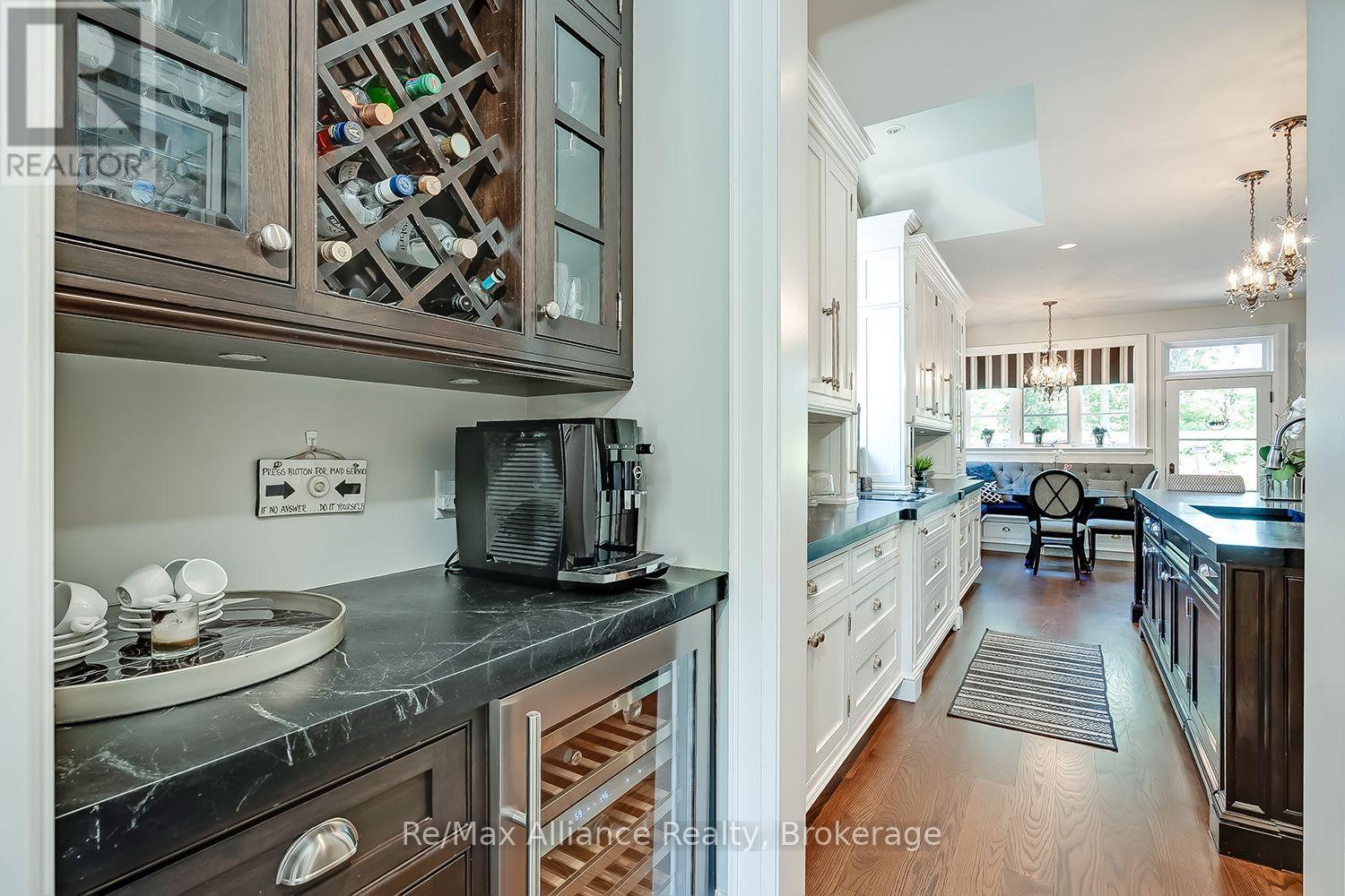 379 River Side Drive, Oakville, Ontario  L6K 3N6 - Photo 9 - W13647310