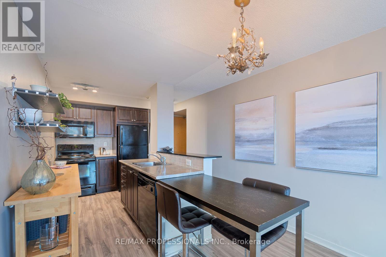 704 - 1040 The Queensway, Toronto, Ontario M8Z 0A7 - Photo 17 - W13545836