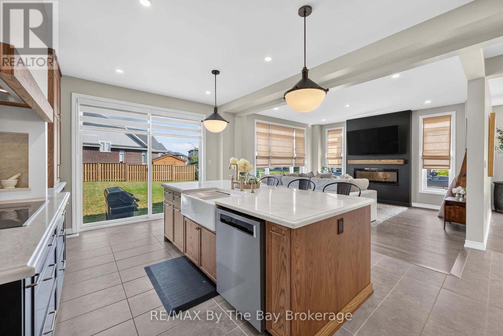 171 Rosanne Circle, Wasaga Beach, Ontario  L9Z 0N1 - Photo 10 - S13647244