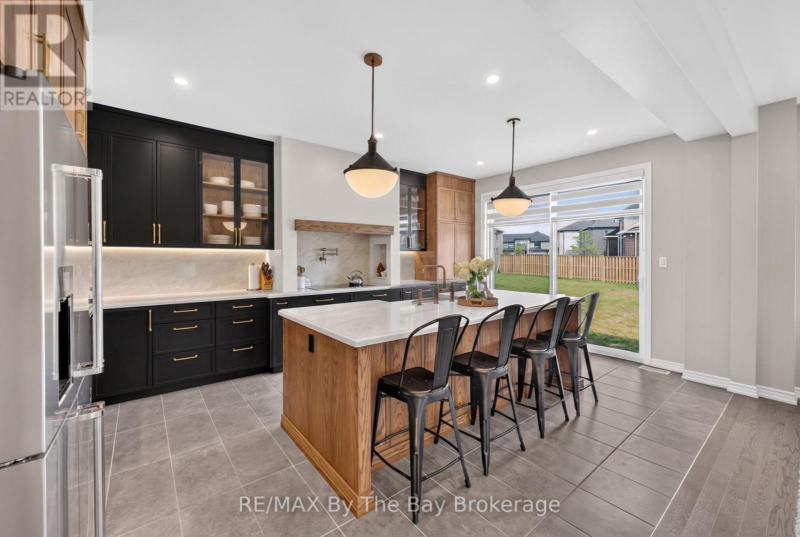 171 Rosanne Circle, Wasaga Beach, Ontario  L9Z 0N1 - Photo 4 - S13647244