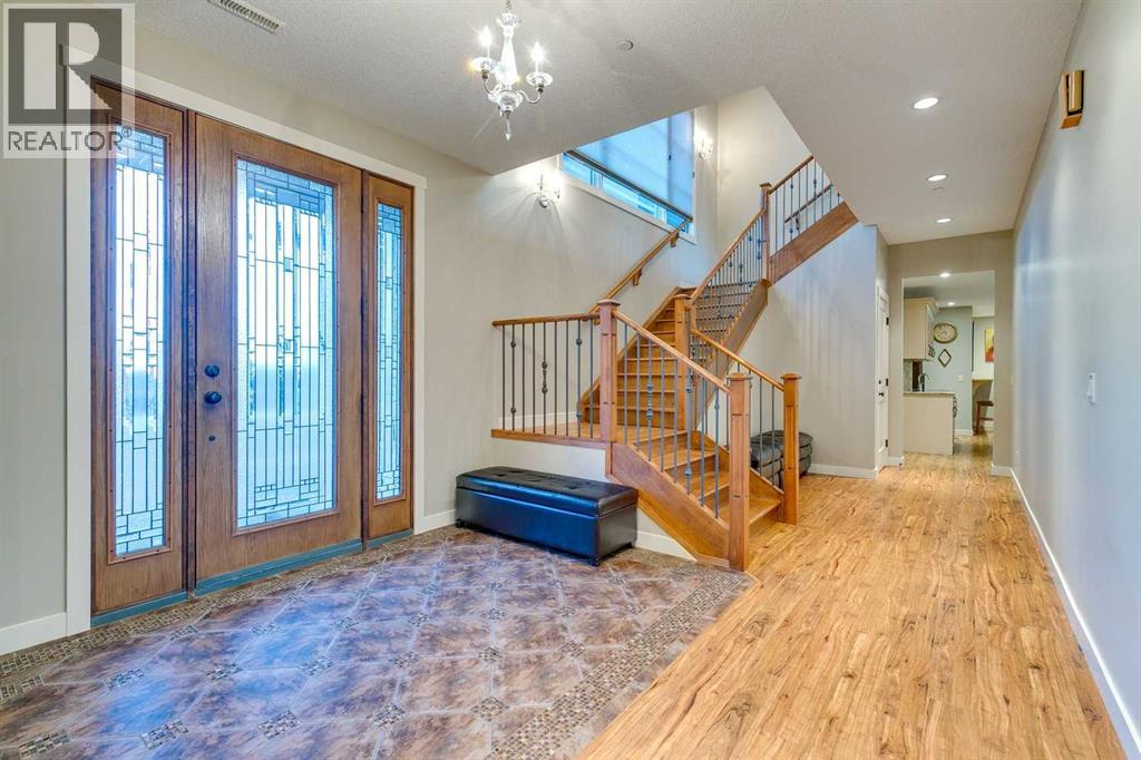 215 Patton Court SW, Calgary, Alberta  T2V 5G4 - Photo 5 - A2333869