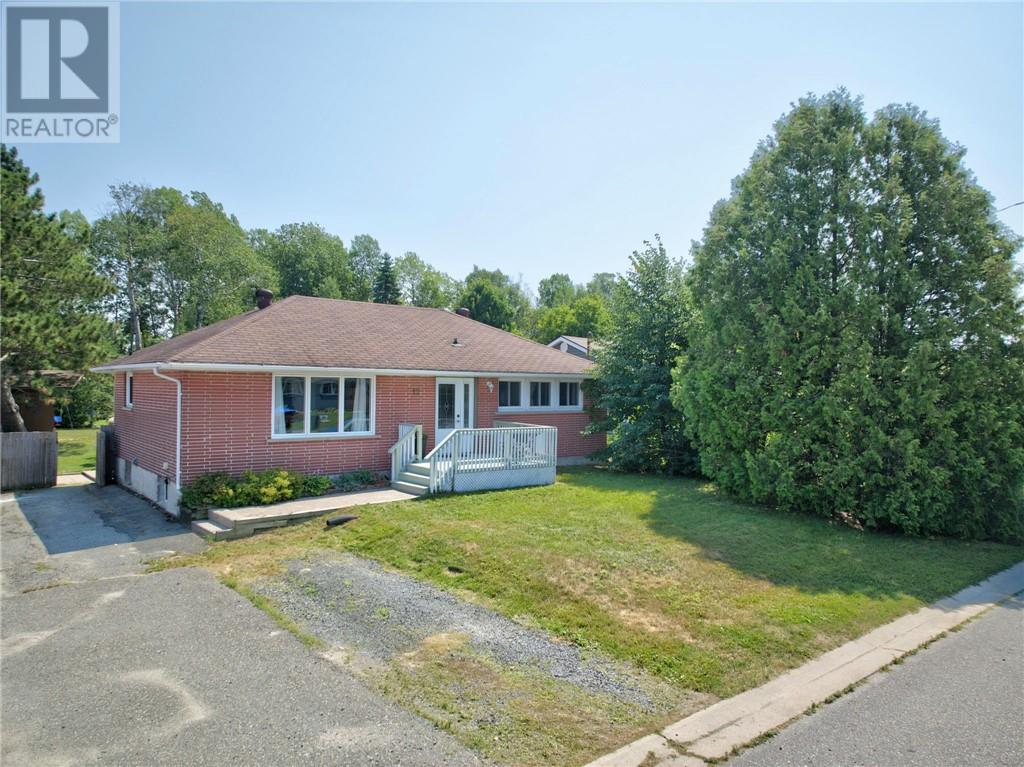 12 Belmont Court, Capreol, Ontario  P0M 1H0 - Photo 2 - 2129613