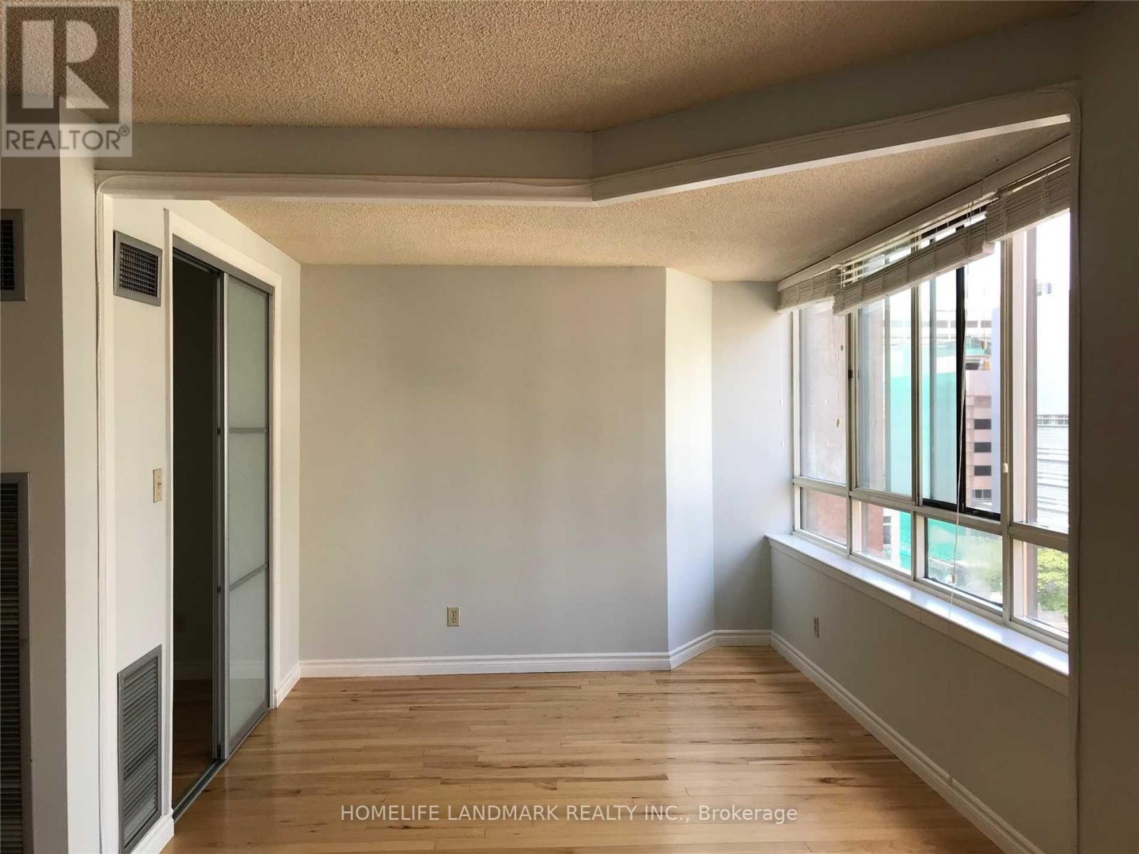 1122 - 633 Bay Street, Toronto, Ontario  M5G 2G4 - Photo 3 - C13647292
