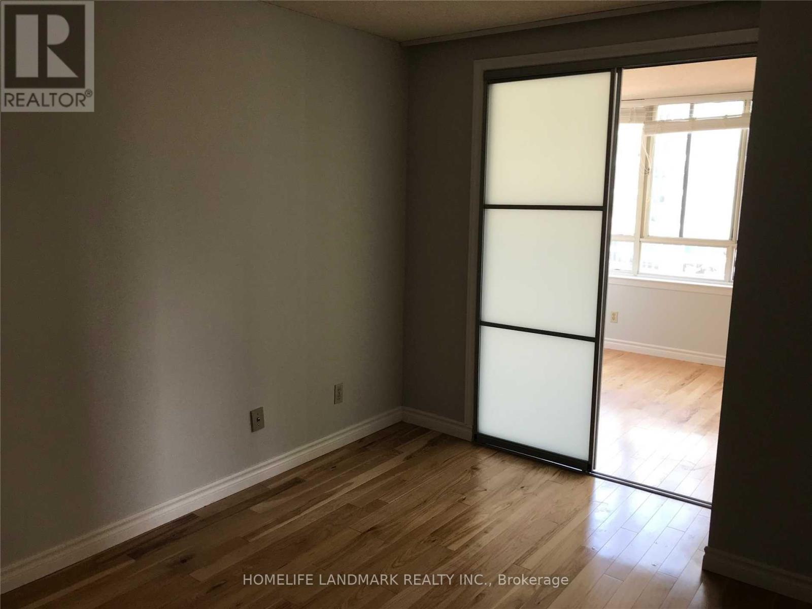 1122 - 633 Bay Street, Toronto, Ontario  M5G 2G4 - Photo 6 - C13647292