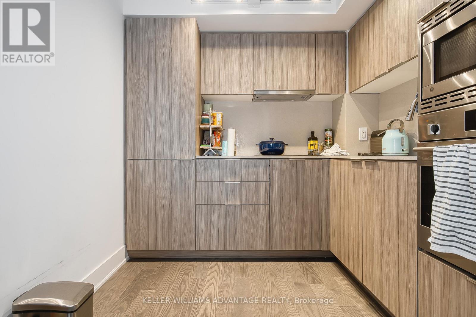 1012 - 955 Bay Street, Toronto, Ontario  M5S 0C6 - Photo 10 - C13647346
