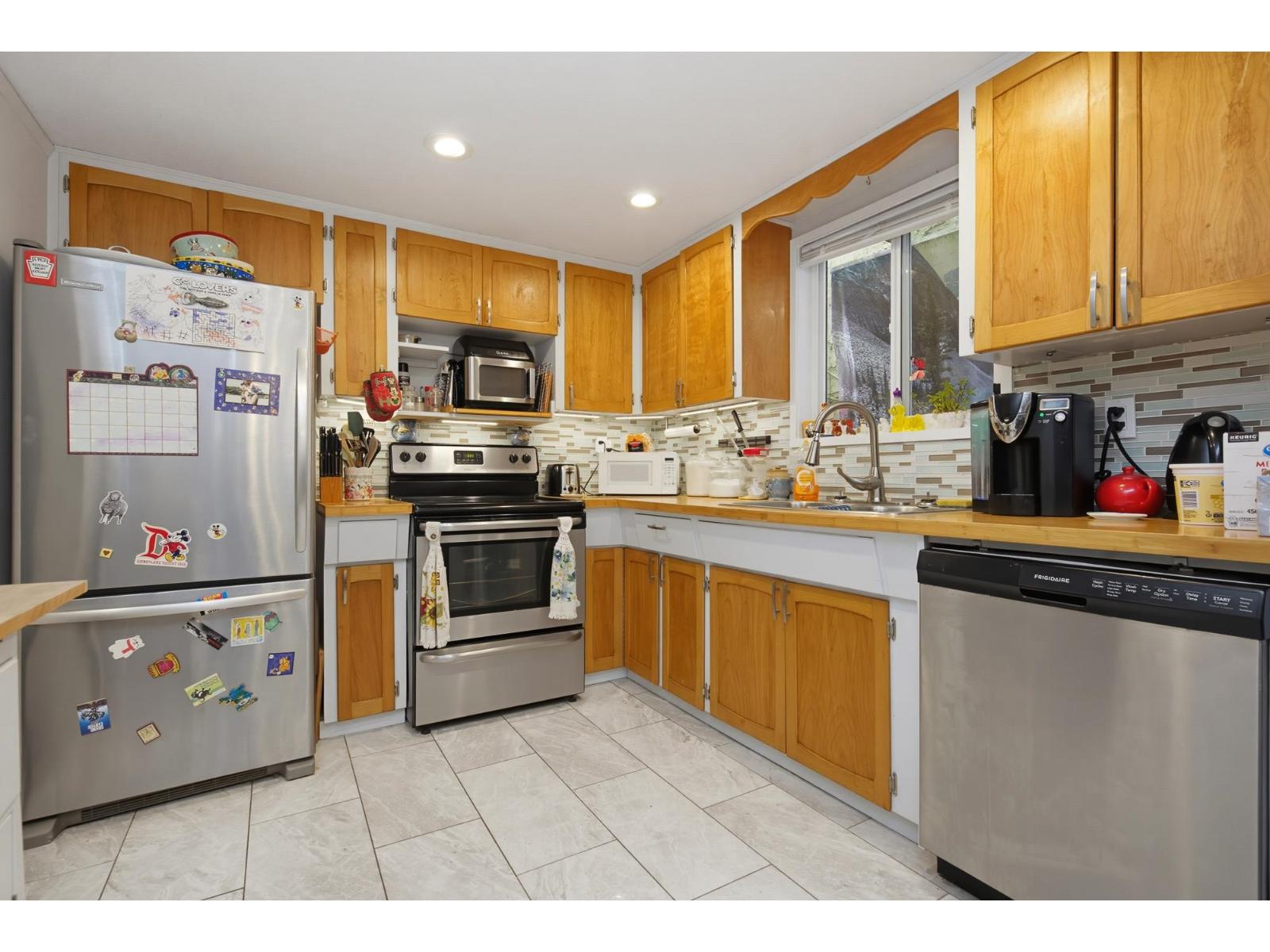 404 Bruneau Place, Langley, British Columbia  V4W 3K9 - Photo 5 - R3141816