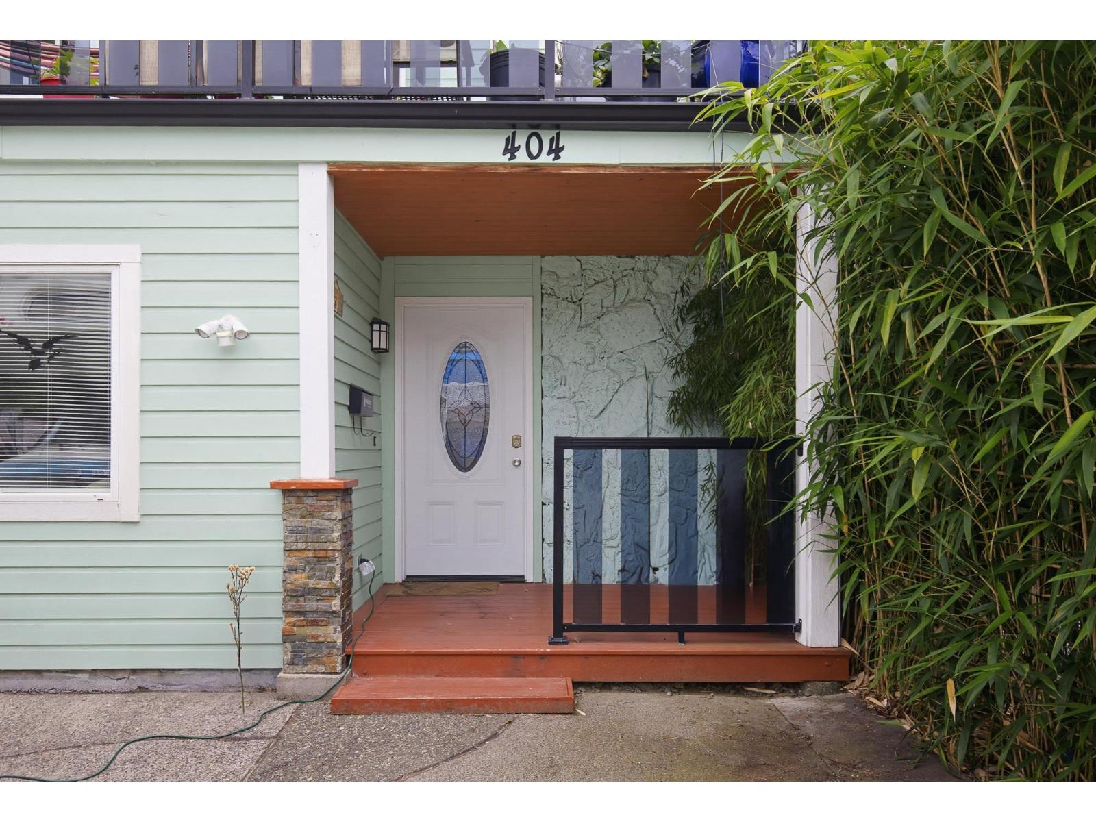 404 Bruneau Place, Langley, British Columbia  V4W 3K9 - Photo 3 - R3141816