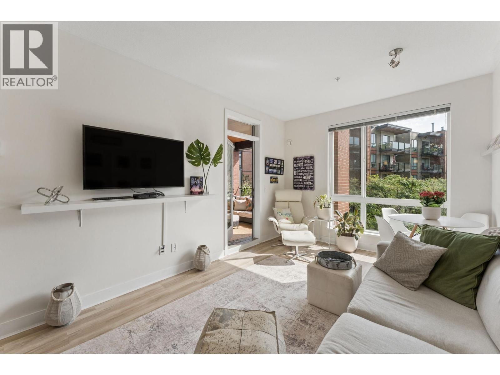 312 733 W 3rd Street, North Vancouver, British Columbia  V7M 0C8 - Photo 3 - R3148531