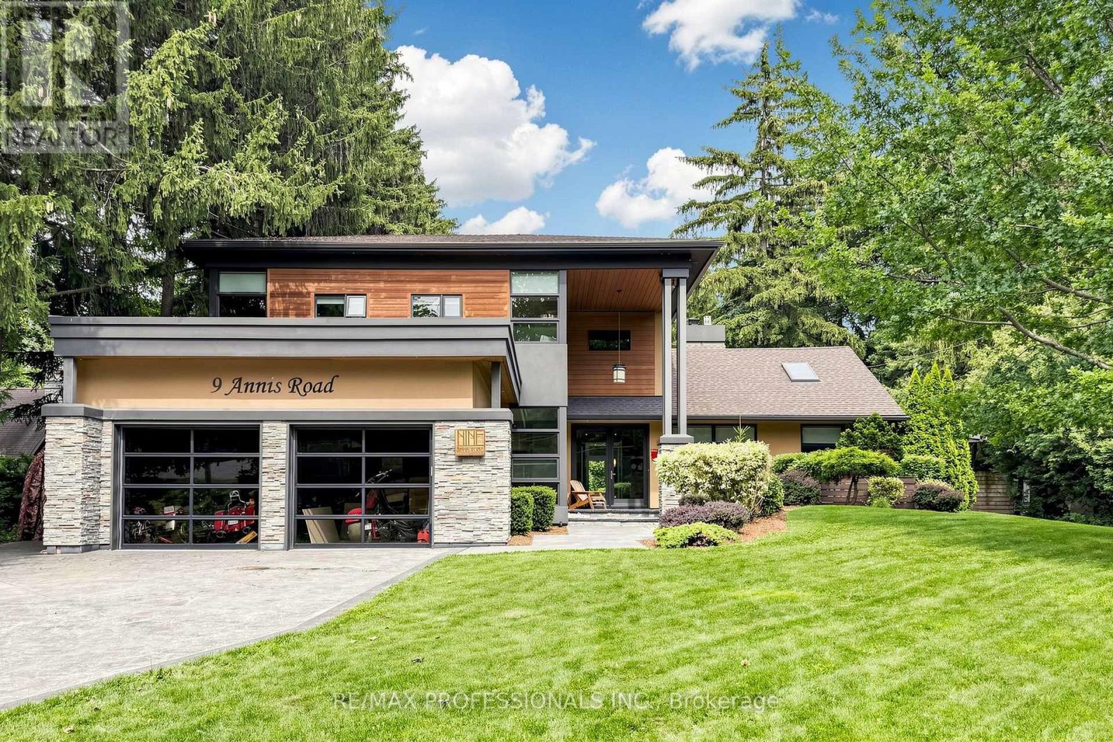 9 ANNIS ROAD, Toronto, Ontario