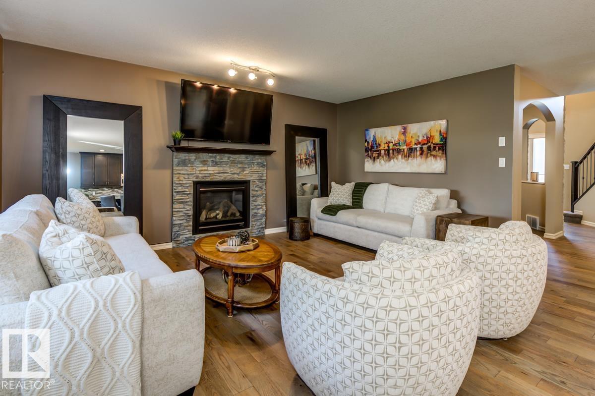 854 Chahley Wy NW, Edmonton, Alberta  T6M 0C7 - Photo 8 - E4502472