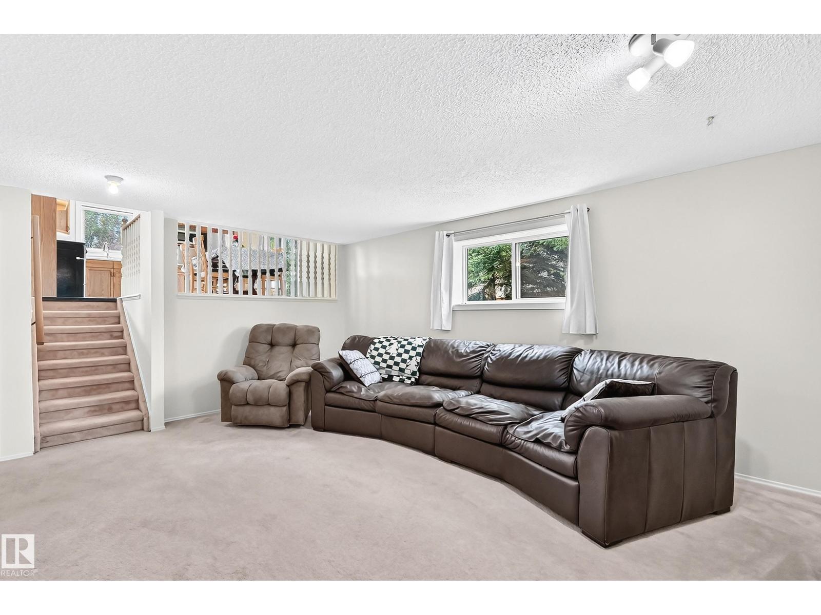 2404 37 St NW, Edmonton, Alberta  T6L 6E3 - Photo 16 - E4502474