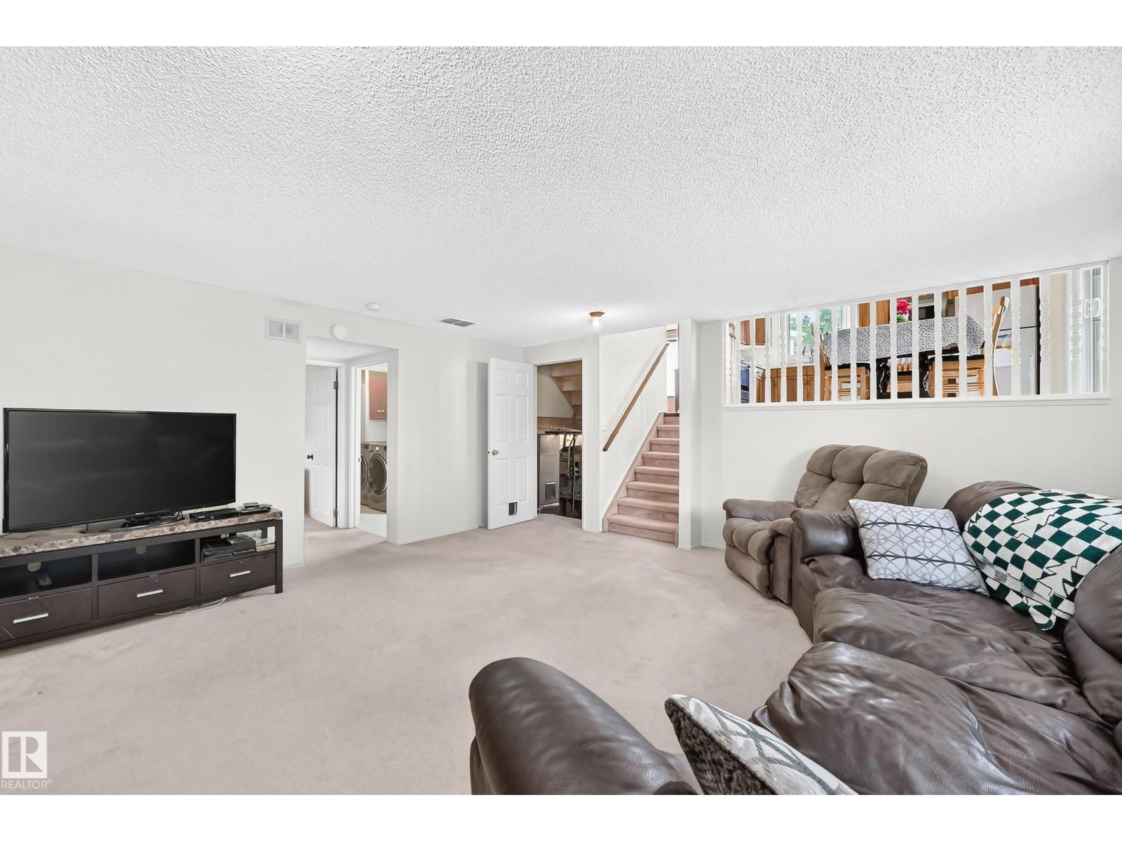 2404 37 St NW, Edmonton, Alberta  T6L 6E3 - Photo 17 - E4502474