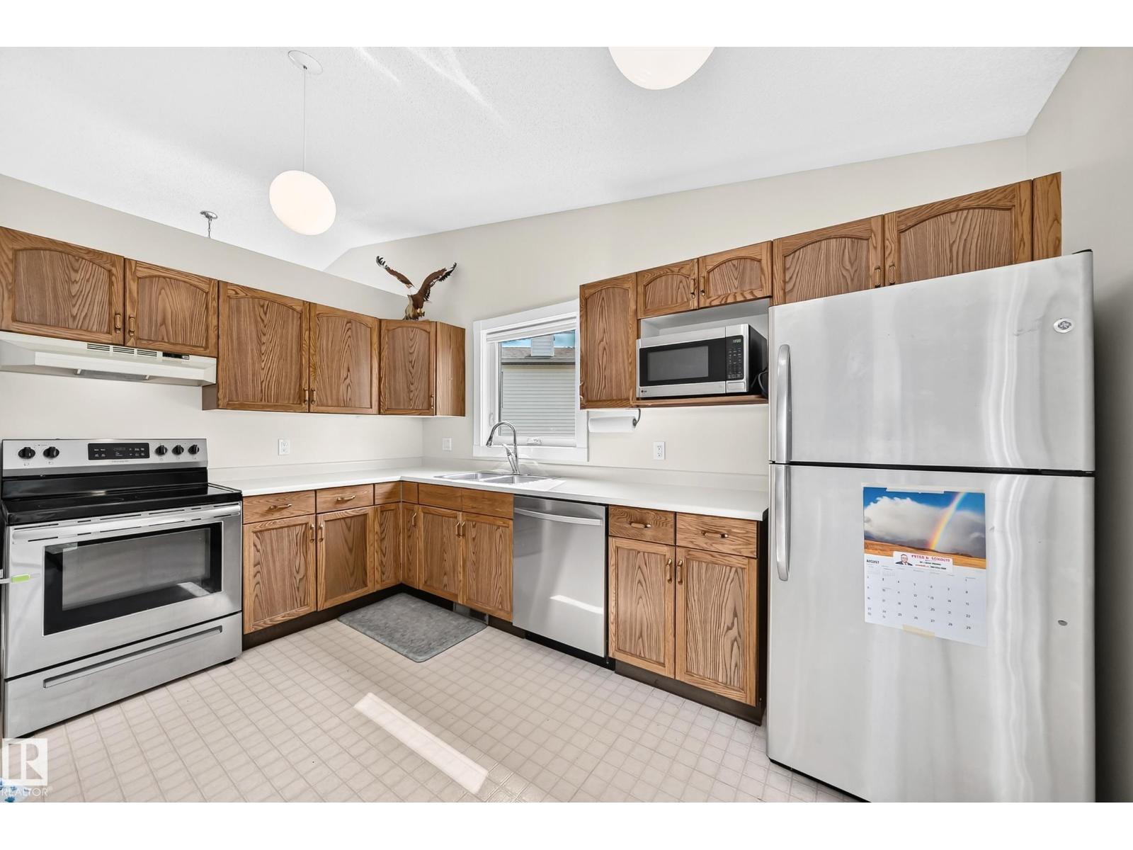2404 37 St NW, Edmonton, Alberta  T6L 6E3 - Photo 3 - E4502474
