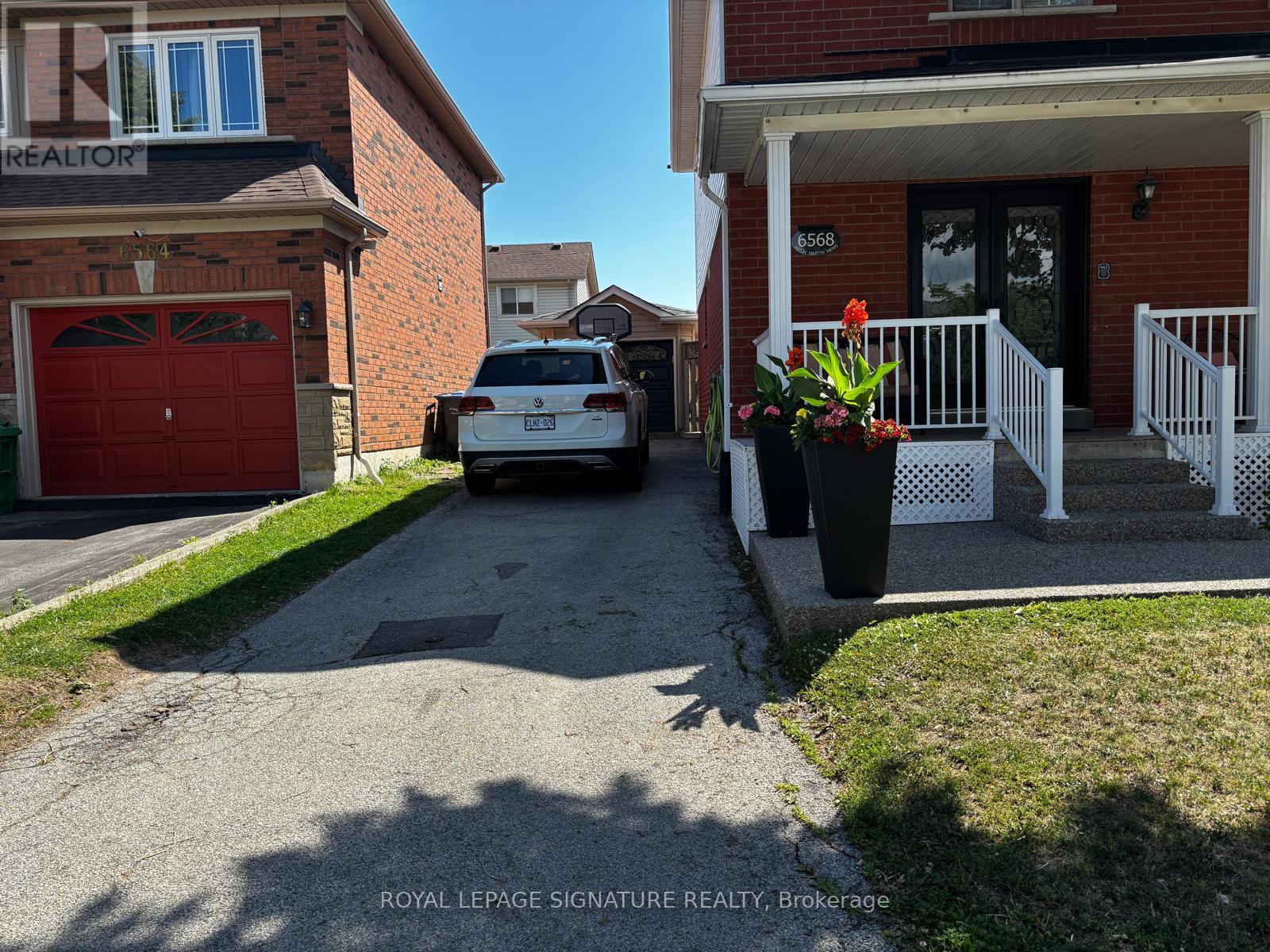 6568 Aston Martin Mews, Mississauga, Ontario  L9N 7P5 - Photo 2 - W13647268