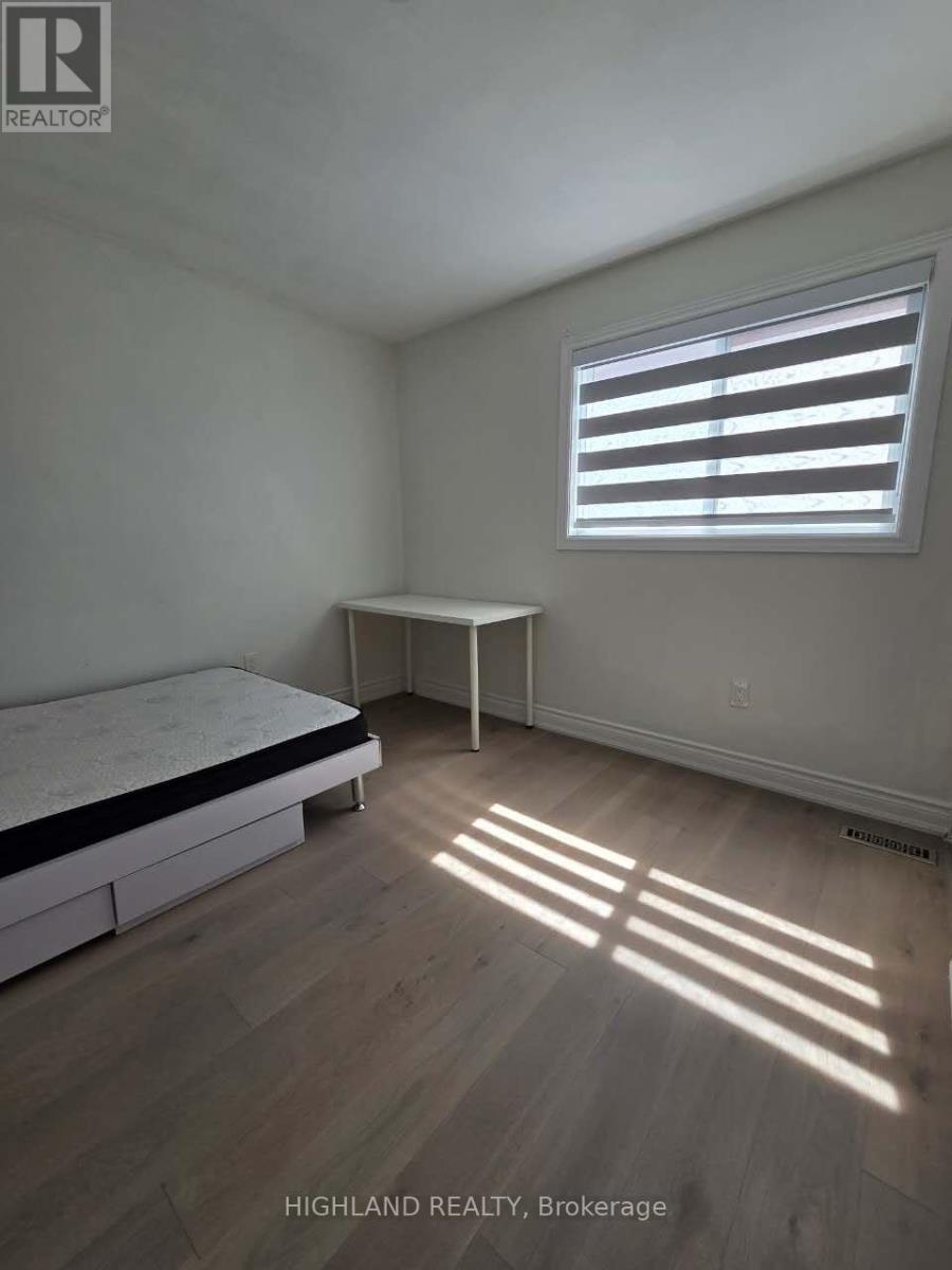 GROUND-FLOOR ROOM - 252 HICKORY CIRCLE, oakville (wc wedgewood creek), Ontario