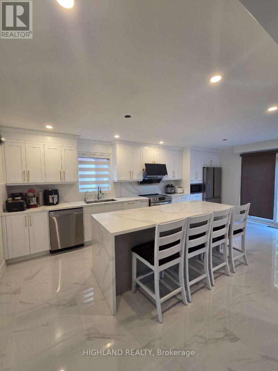 Ground-Floor Room - 252 Hickory Circle, Oakville (Wc Wedgewood Creek), Ontario  L6H 4V2 - Photo 10 - W13647278