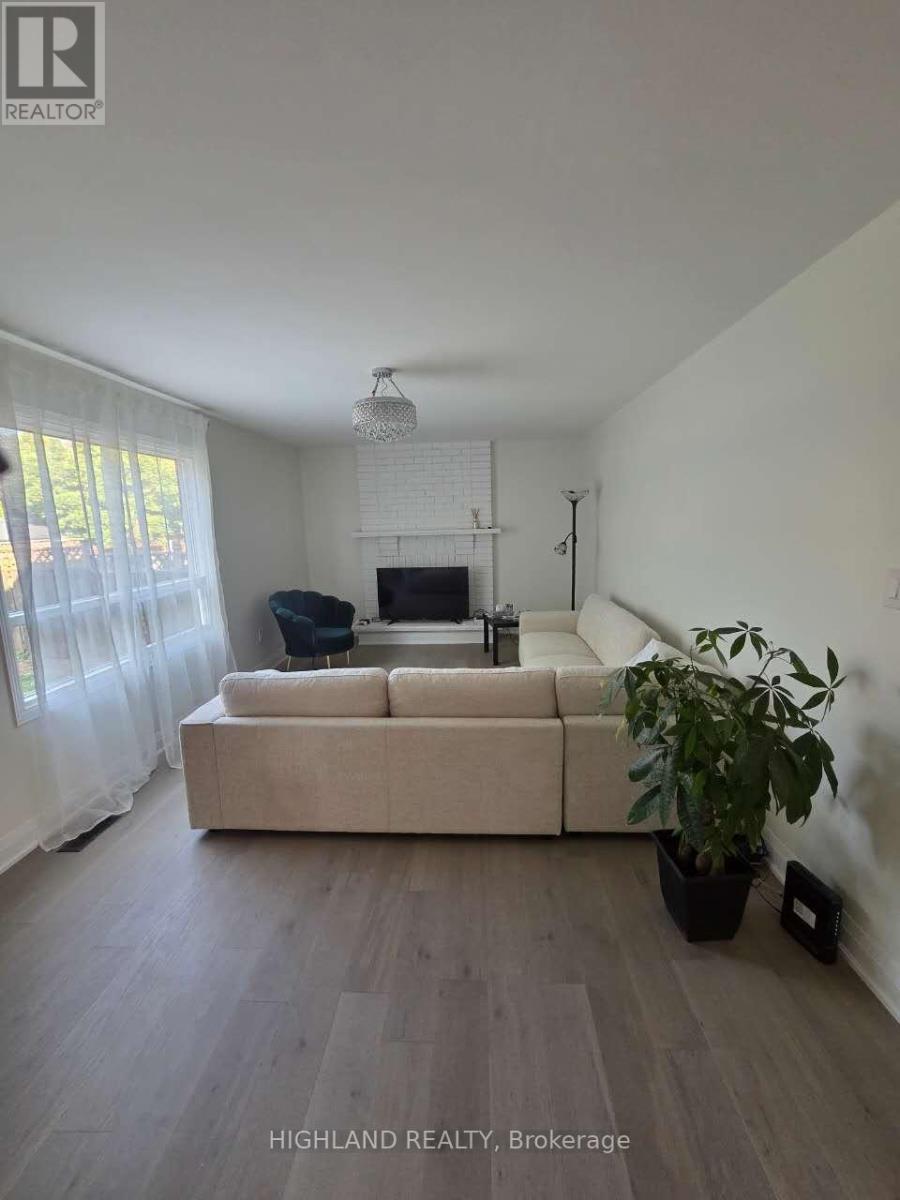 Ground-Floor Room - 252 Hickory Circle, Oakville (Wc Wedgewood Creek), Ontario  L6H 4V2 - Photo 8 - W13647278