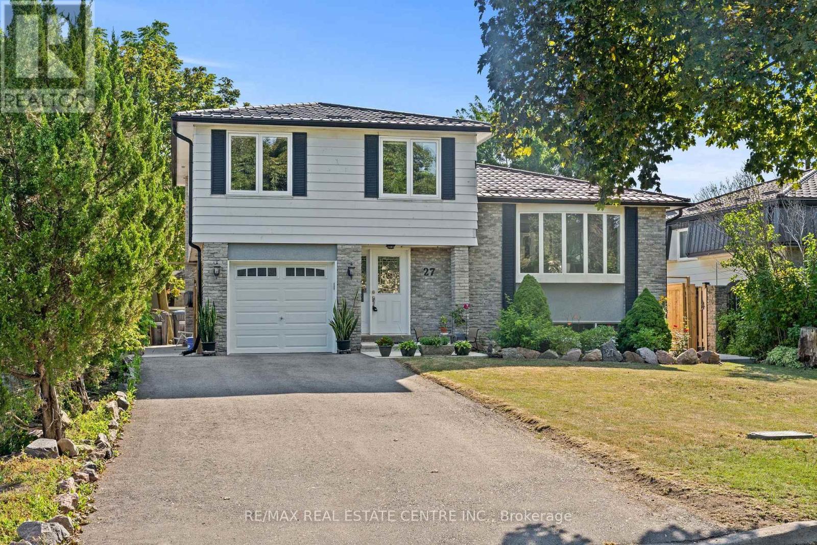 27 Jefferson Road, Brampton, Ontario  L6S 2G6 - Photo 2 - W13647314