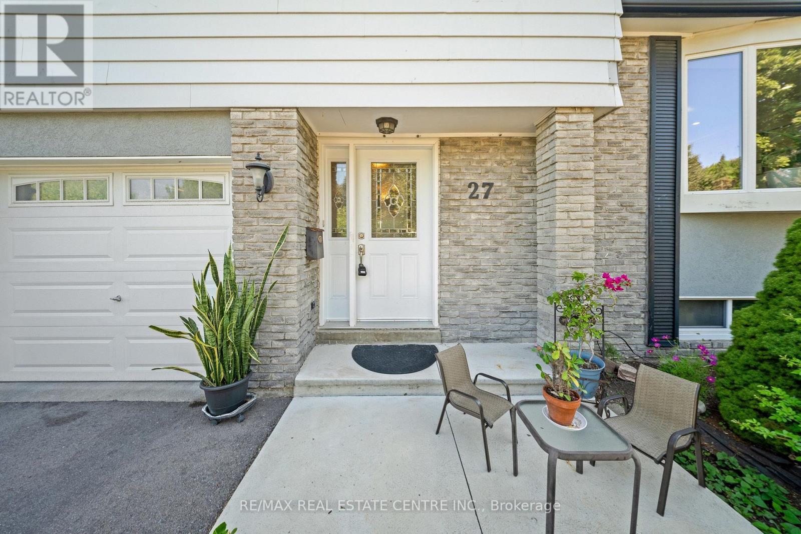 27 Jefferson Road, Brampton, Ontario  L6S 2G6 - Photo 3 - W13647314