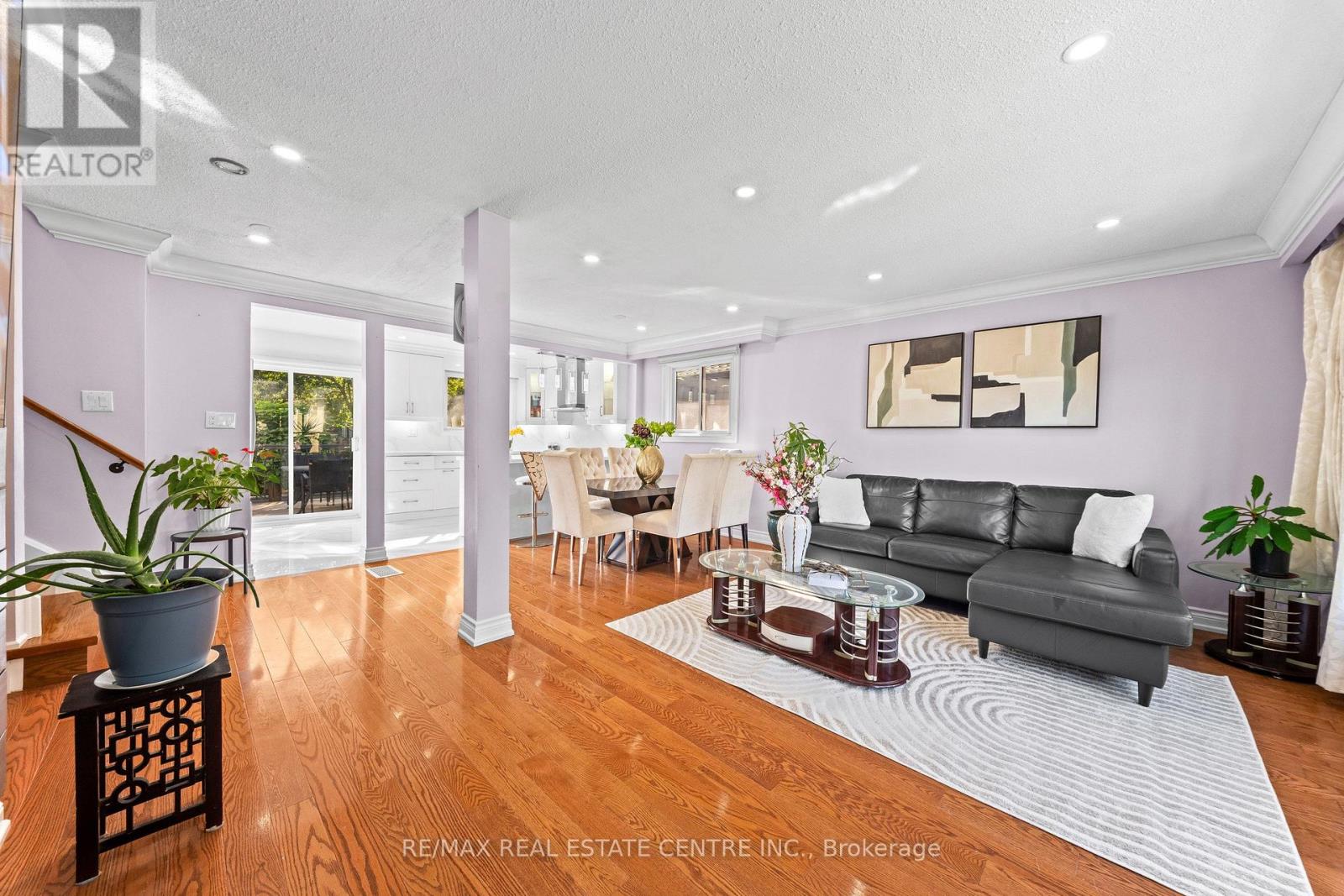 27 Jefferson Road, Brampton, Ontario  L6S 2G6 - Photo 7 - W13647314