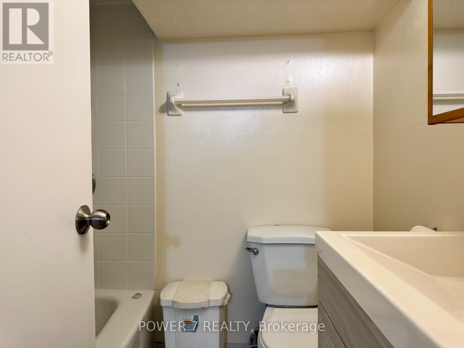 810 Ossington Avenue, Toronto, Ontario  M6G 3V1 - Photo 21 - W13647362