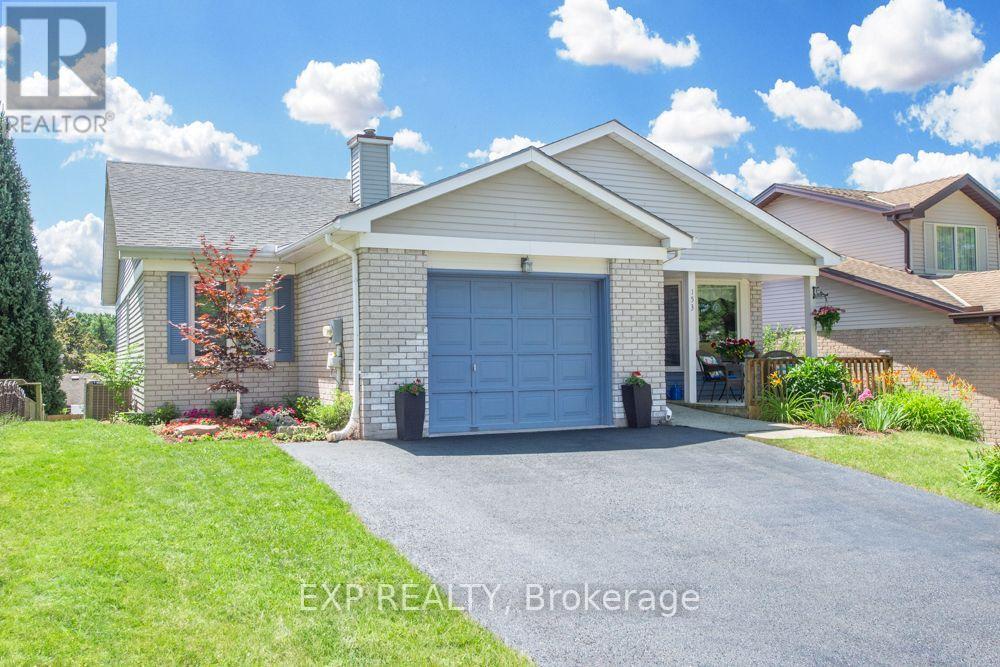 153 Oneida Place, Kitchener, Ontario  N2A 3G4 - Photo 1 - X13647286