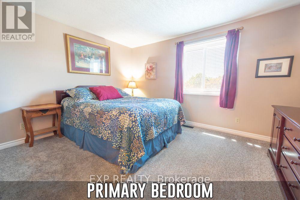 153 Oneida Place, Kitchener, Ontario  N2A 3G4 - Photo 4 - X13647286