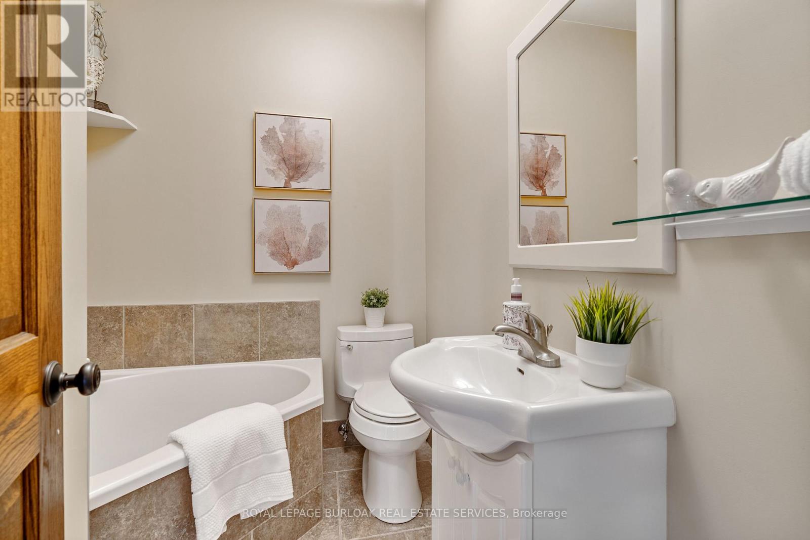 Main Flr - 107 Catharine Street S, Hamilton, Ontario  L8N 2J5 - Photo 16 - X13647322